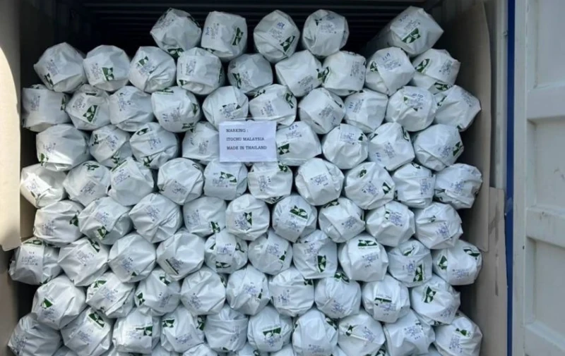 Exporting a total of 1,000 rolls of greenhouse plastic to Cameron Highlands, Malaysia, to promote salad vegetable cultivation.